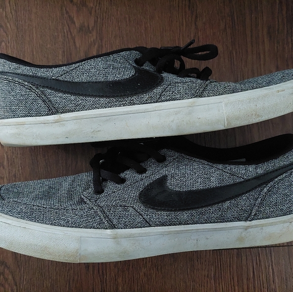 Men's Nikes size 11 - Picture 6 of 6